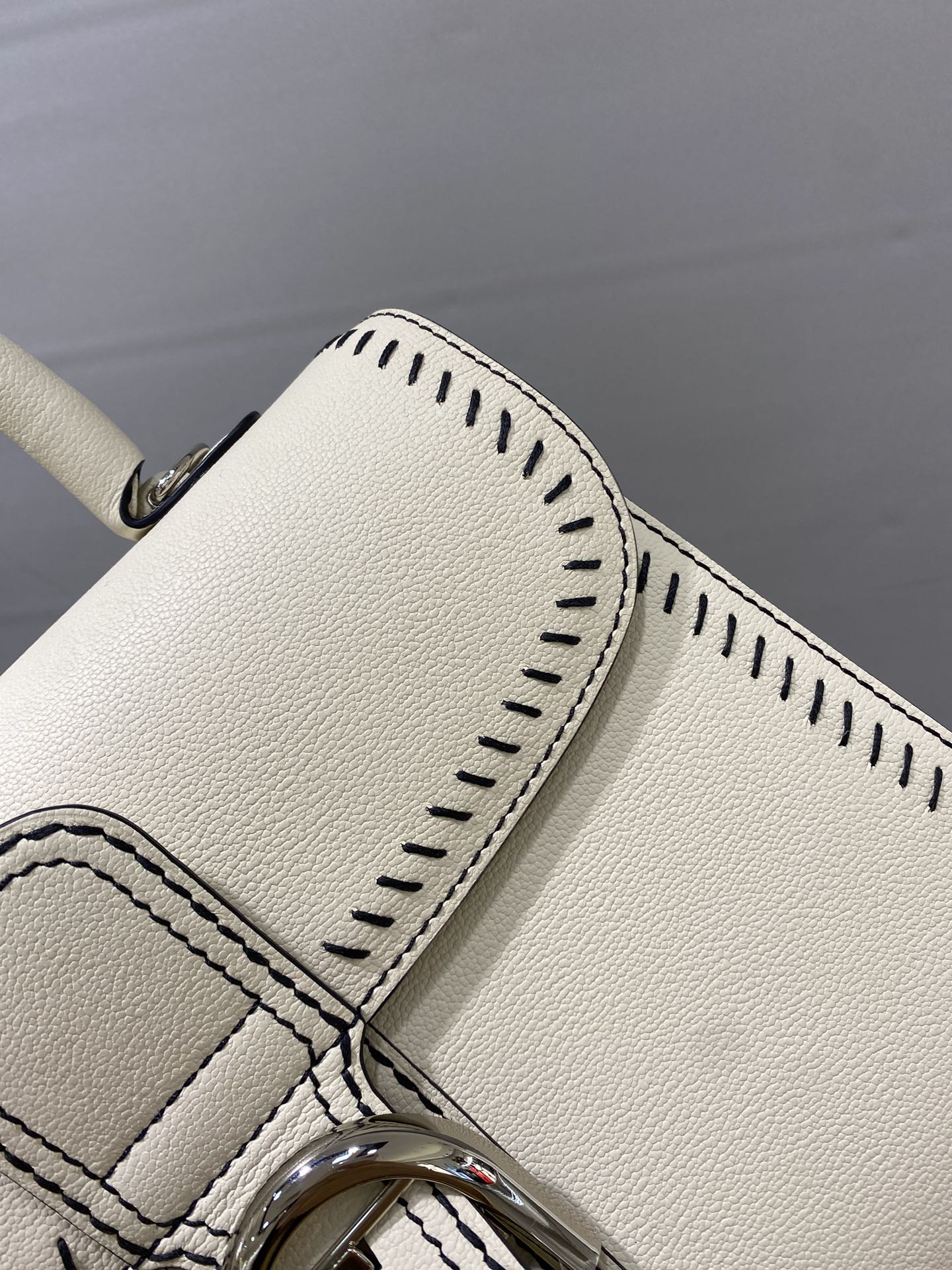 델보 브리앙 박스백 미듐